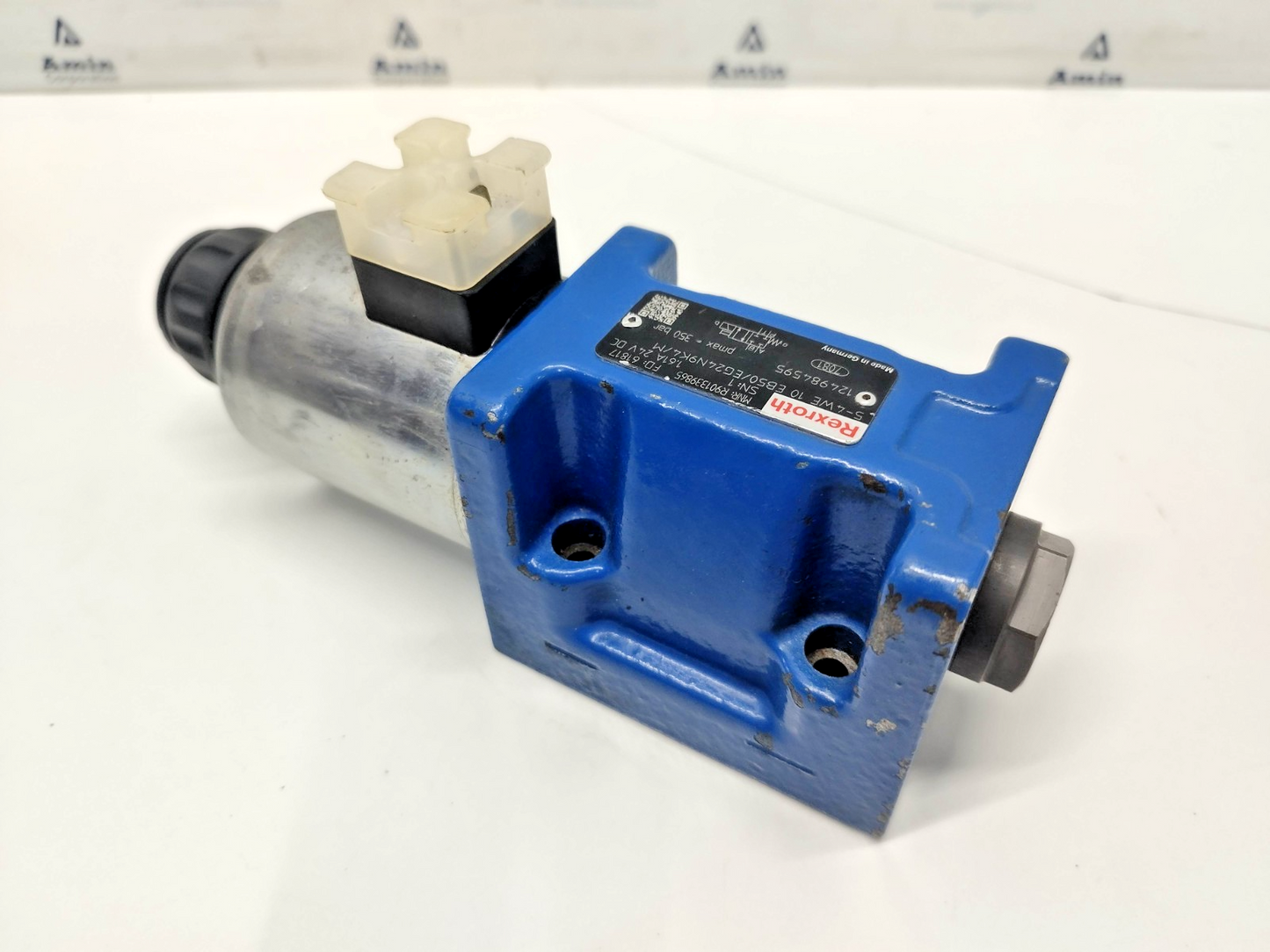 Rexroth 5-4WE 10 EB50/EG24N9K4/M Directional Control Valve MNR: R901339865 - NEW