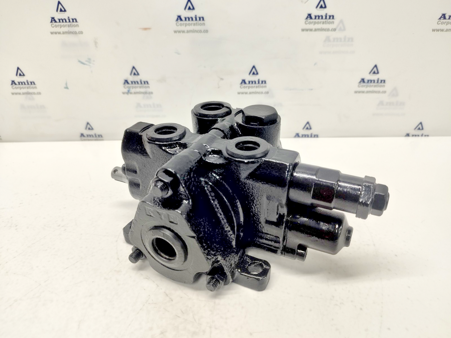 Kyb Kayaba 21010-30407 Hydraulic control valve - NEW