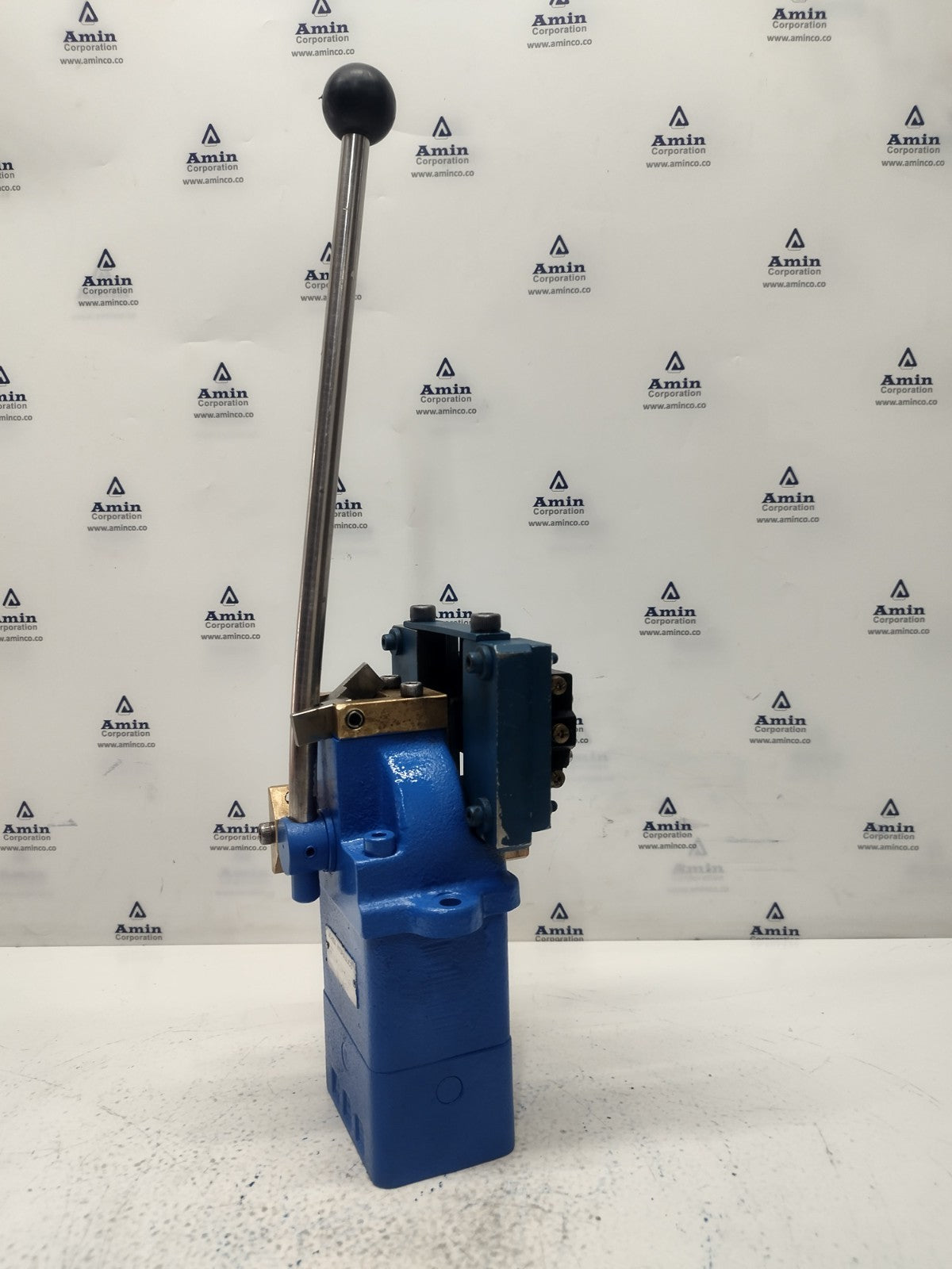 Uchida Hydraulics 2RE 7L05-13-994-1 Directional control valve