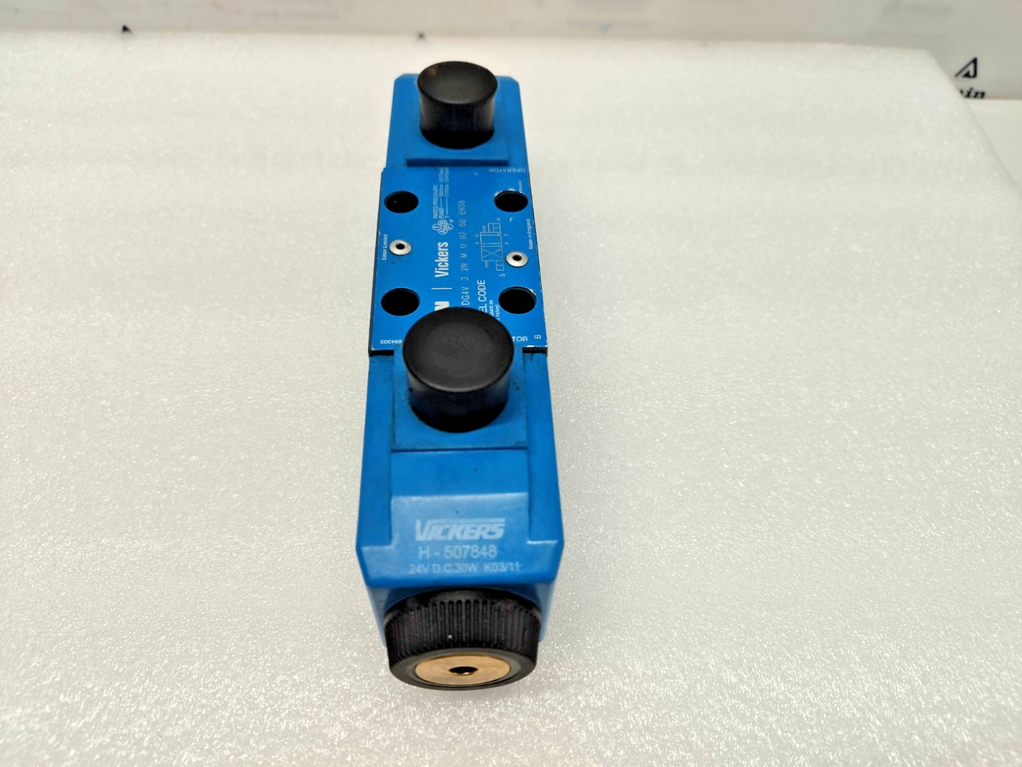 Eaton Vickers DG4V 3-2N-M-U-H7-60 EN38 Directional Control Valve - NEW