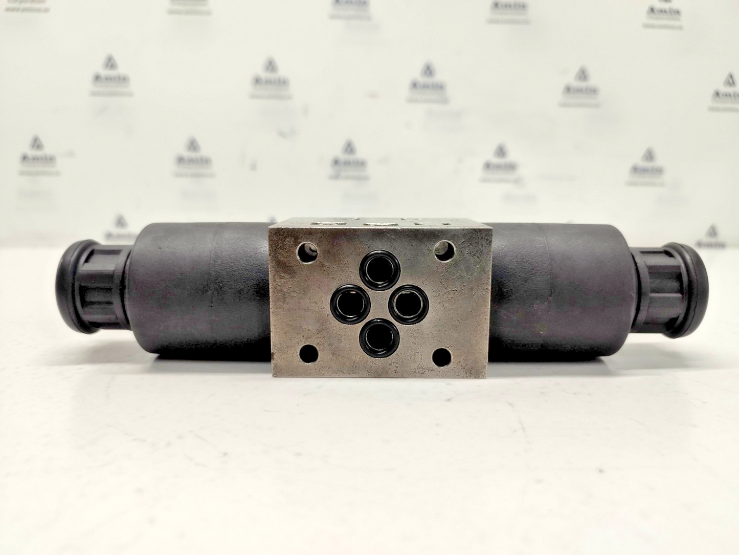 Damcos SA-G01-C6S-C230-31ES 160L8068 Directional control valve - NEW #3