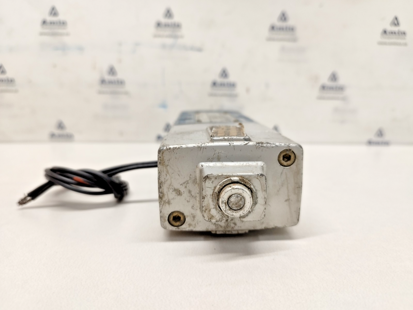 Wabco PT34104-3100 Pneumatic Directional control valve