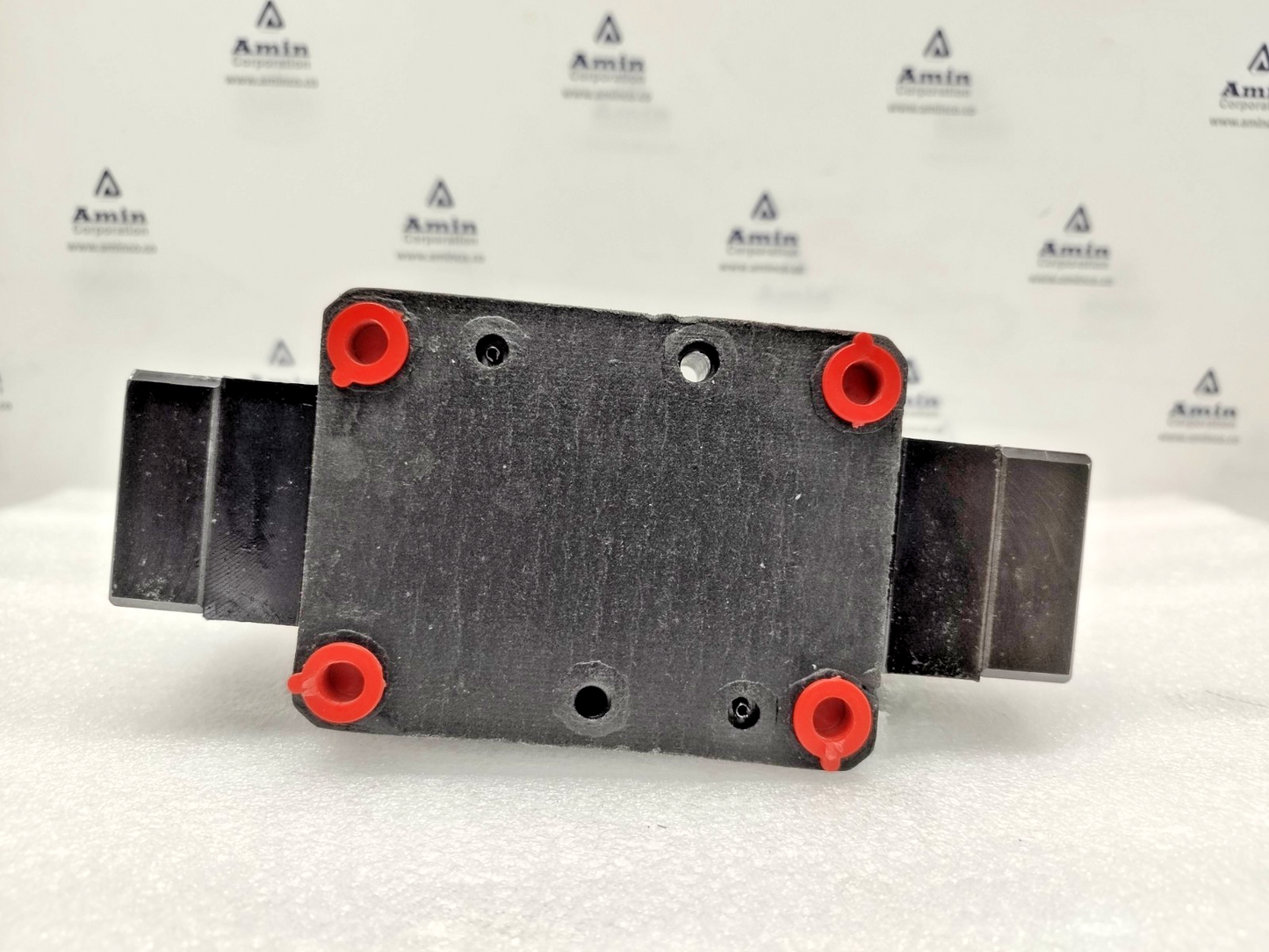 Vickers by Danfoss DG5V-7-8C-VM-U-B6-50 with DG4V-3-6C-VM-U-B6-60 Valve - NEW