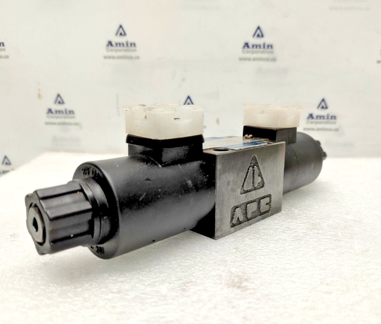 TDZ Hydraulics 2-C2-D24-35J Directional Control Valve - NEW