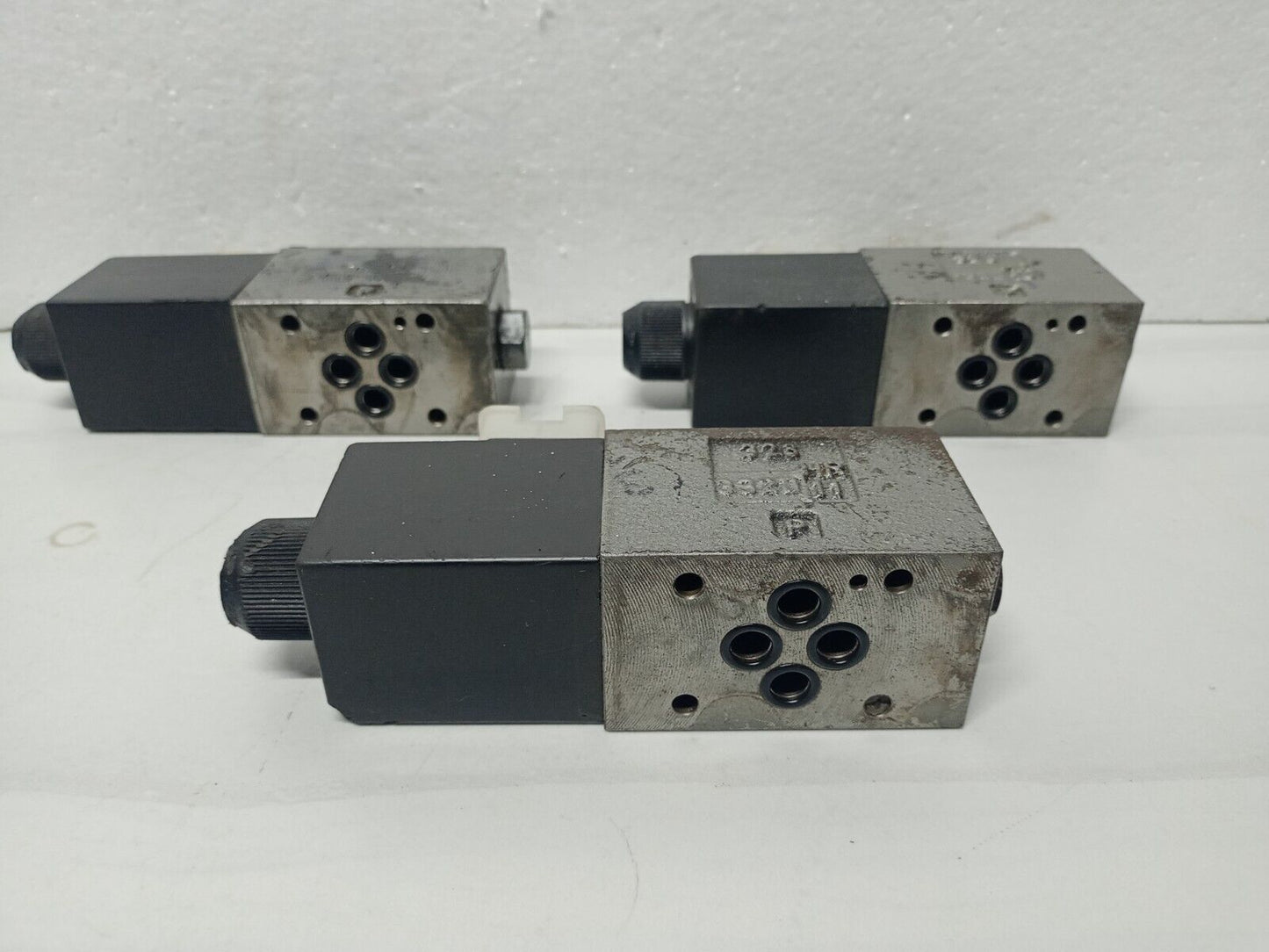 Parker D1VW20BNJW75 Solenoid Directional control valve