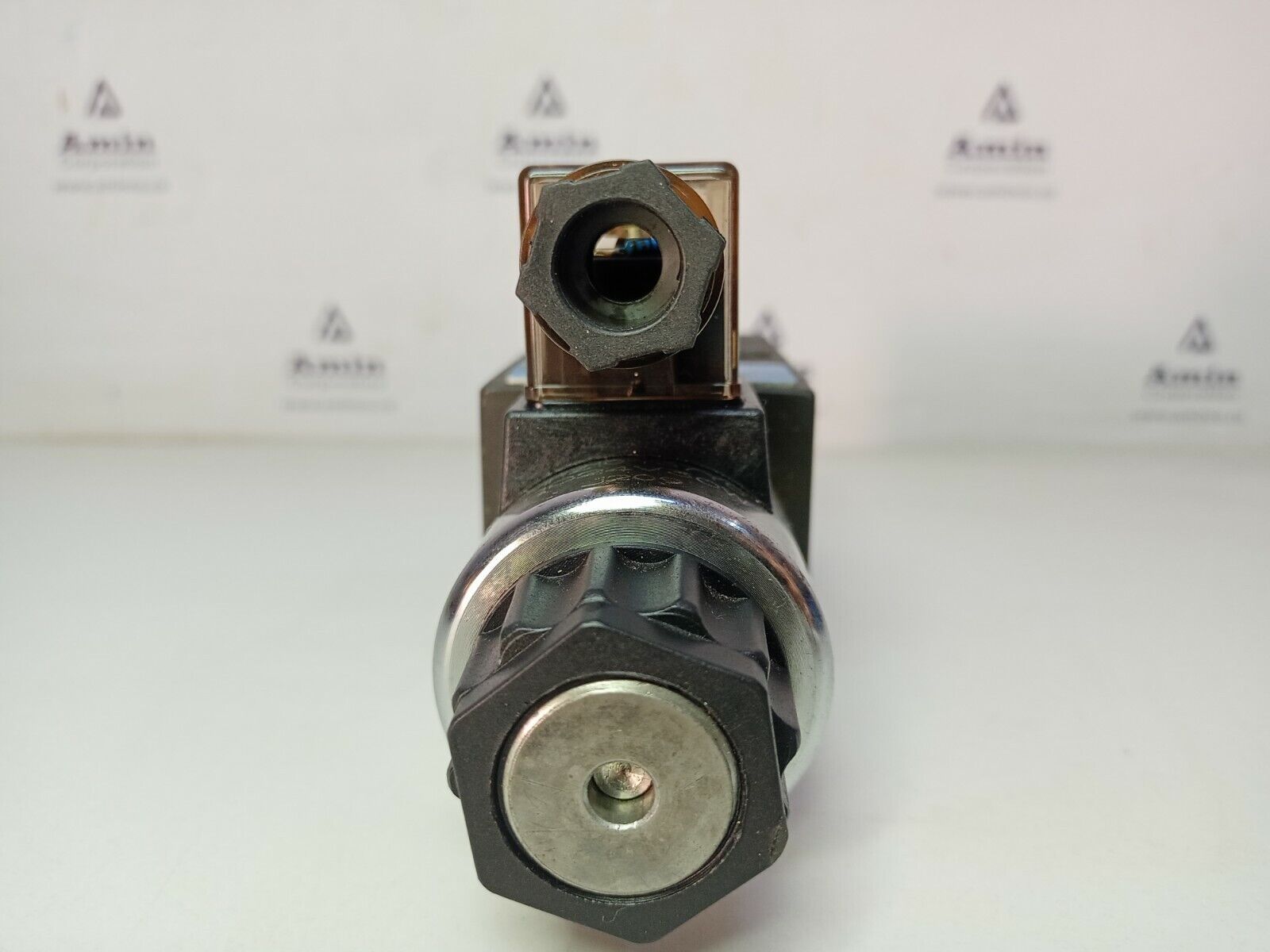 HYE6238-D24 Selector valve 6-way port: 3/8'' BSPP 24VDC Selector valve - Used