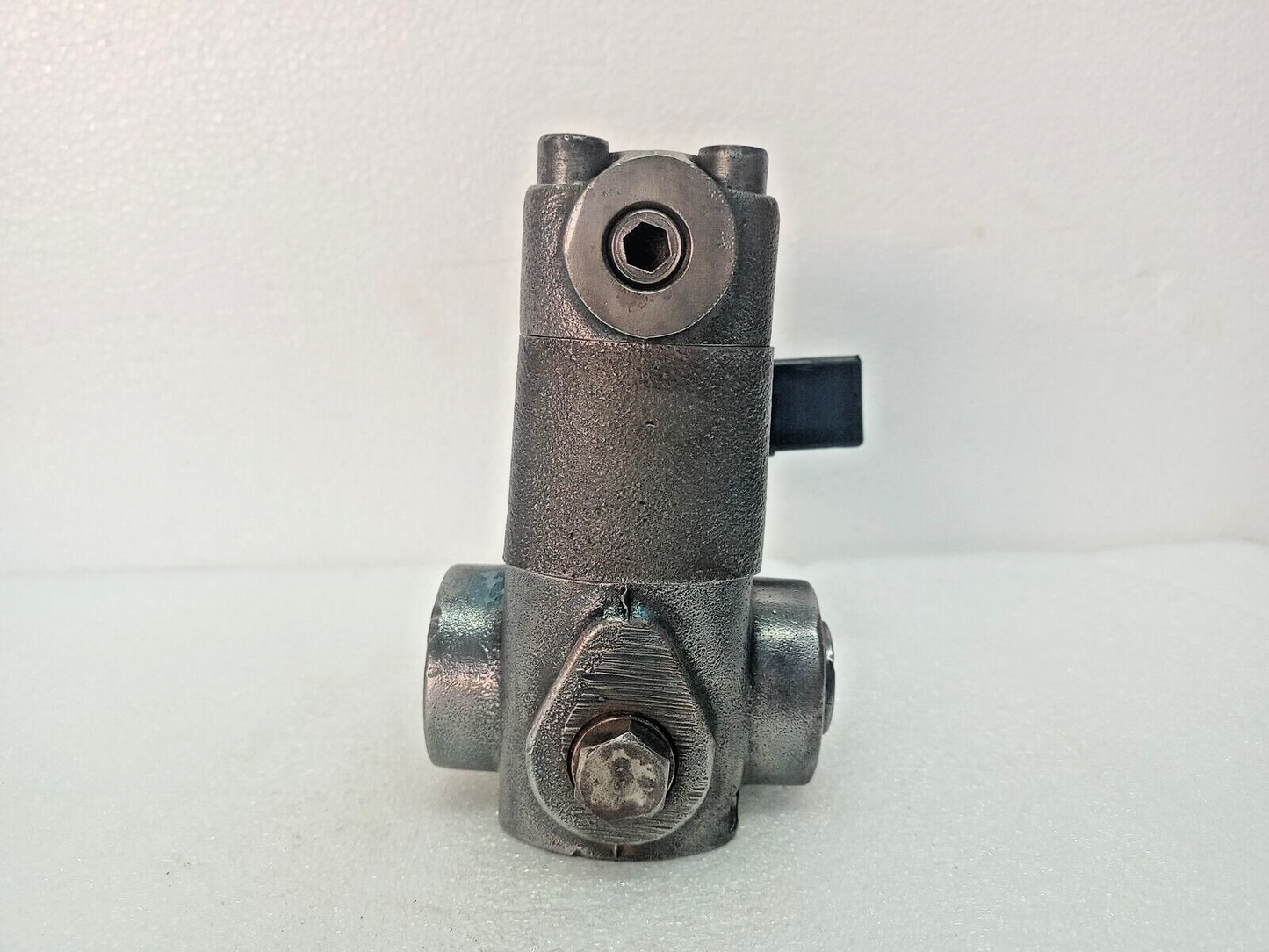 Denison R4V-03-565-30-09 Pressure relief valve, VV01-311-G0Q-E1 vent valve