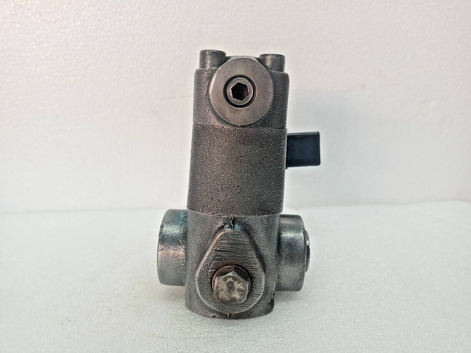 Denison R4V-03-565-30-09 Pressure relief valve, VV01-311-G0Q-E1 vent valve