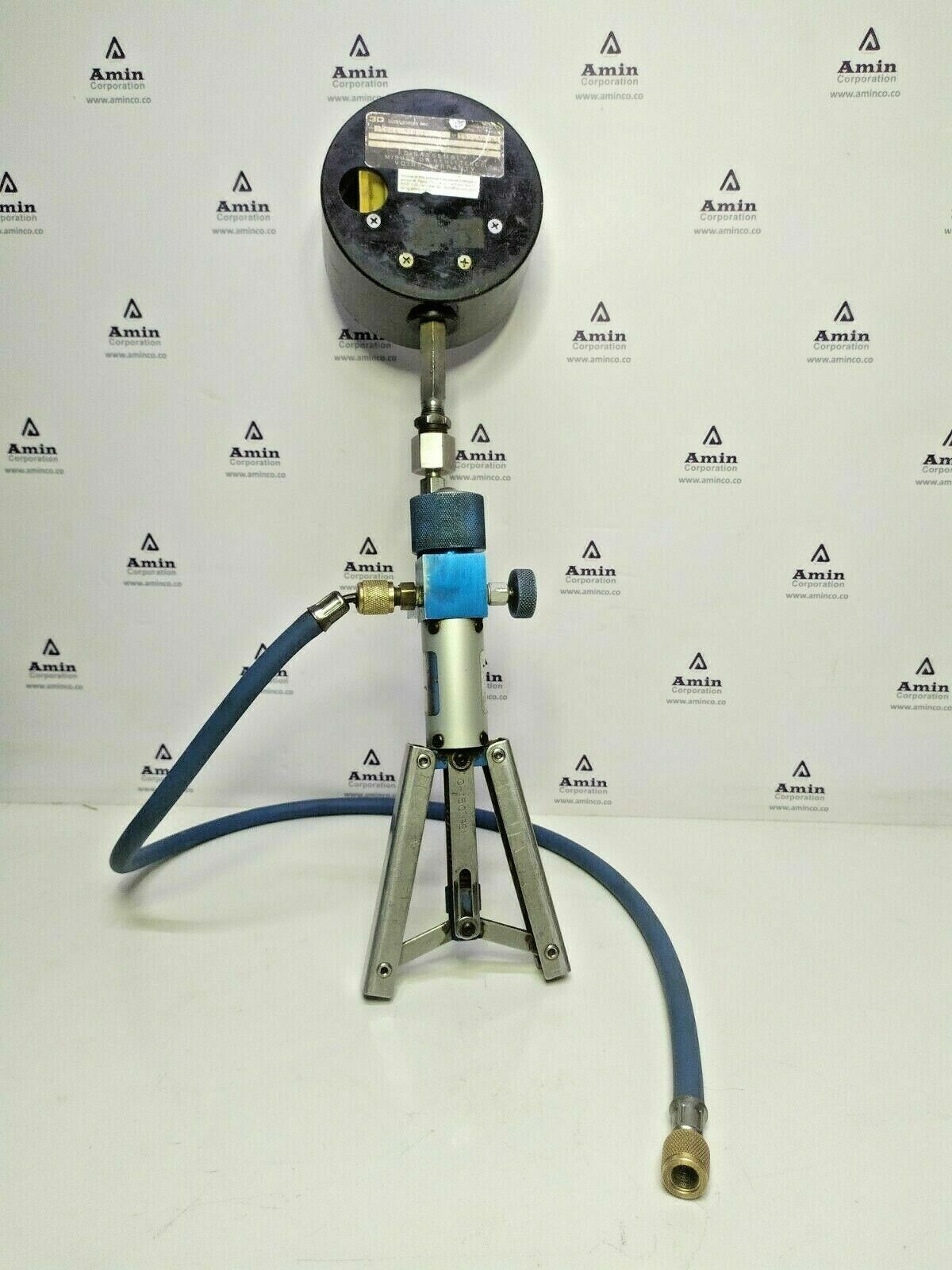 3D Instruments Inc. 25544-22B51 Pressure calibrator with hand held test pump