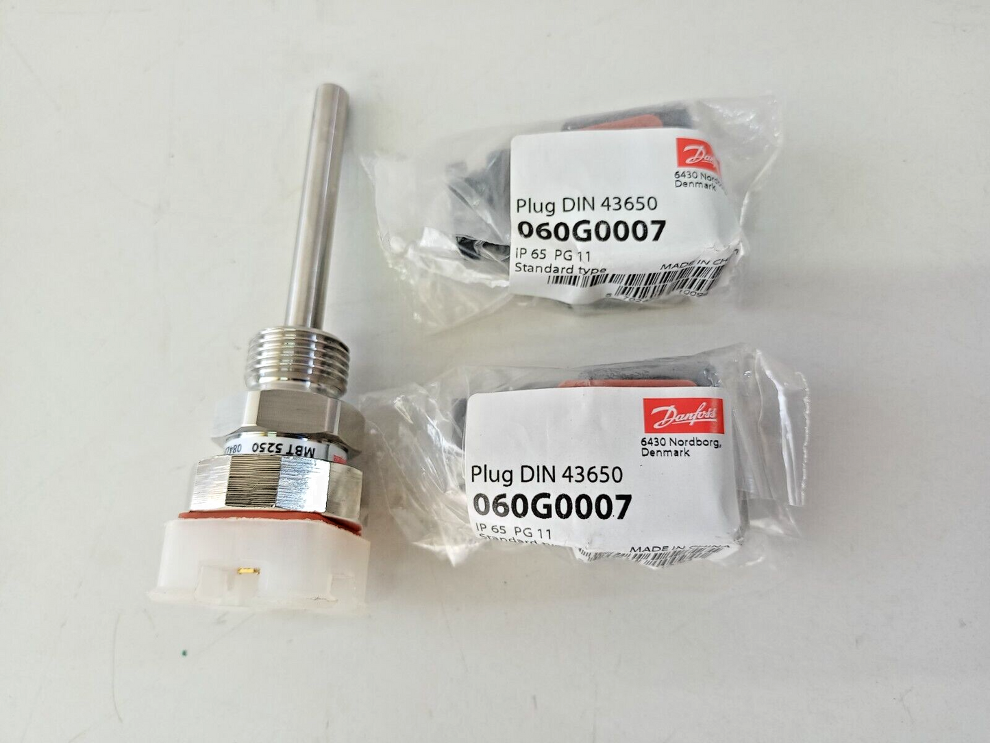 Danfoss MBT 5250 Temperature Sensor MBT5250 084Z8007 Pt100 Class B - NEW