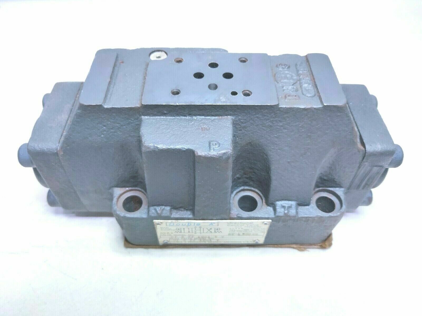 Double-A QF-8-FF-10B1-TV Directional control valve - NEW