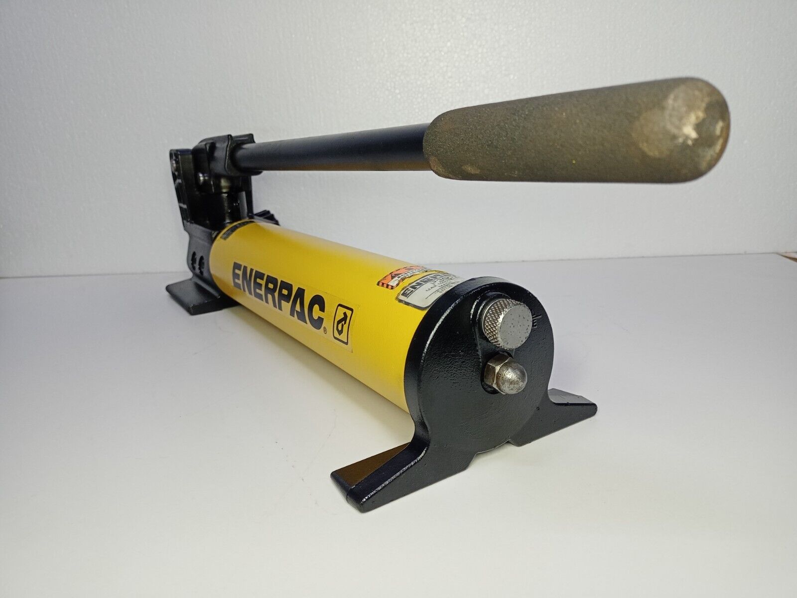 Enerpac P392 AL 2-speed hand pump - Refurbished and Tested