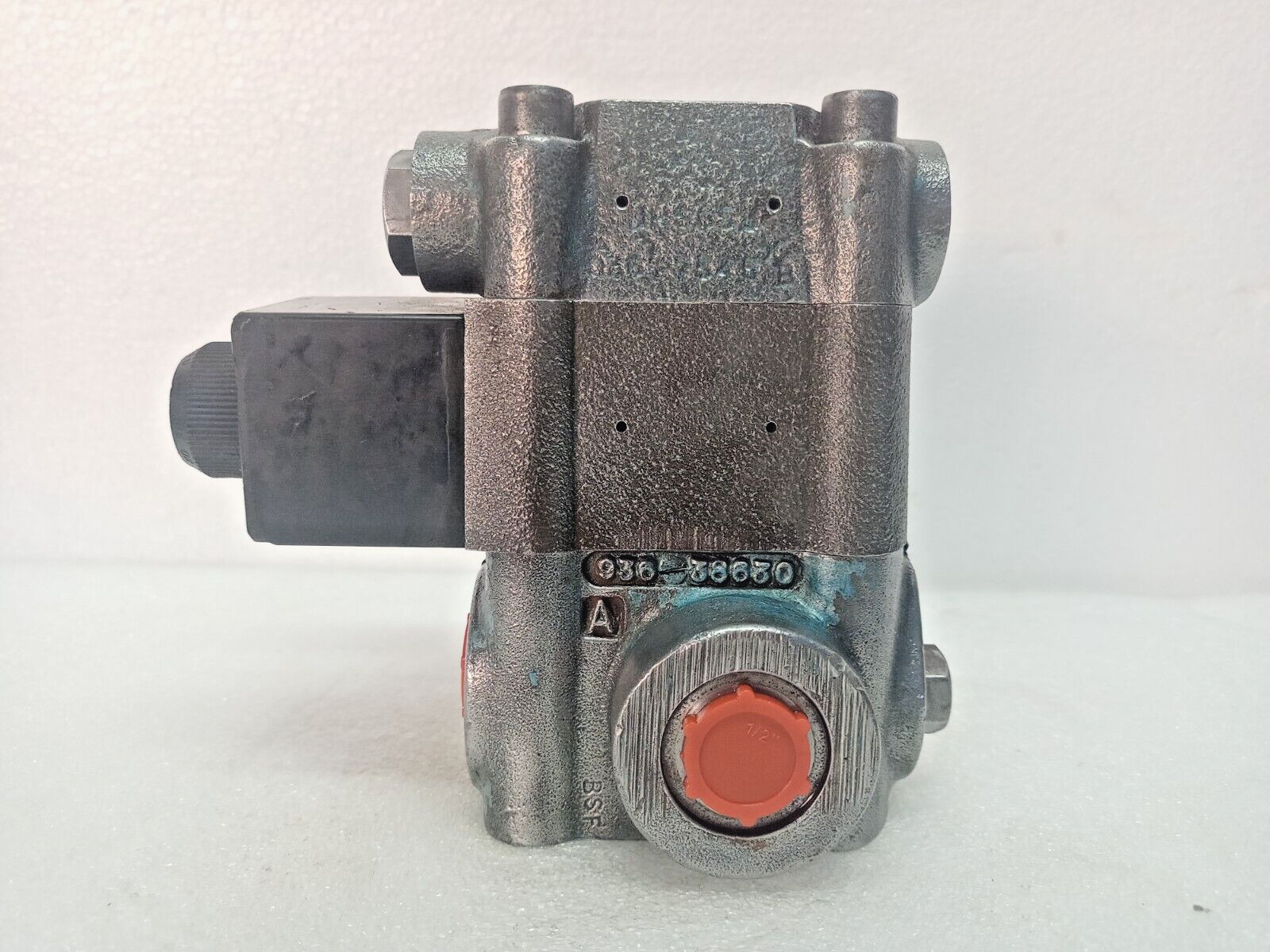 Denison R4V-03-565-30-09 Pressure relief valve, VV01-311-G0Q-E1 vent valve