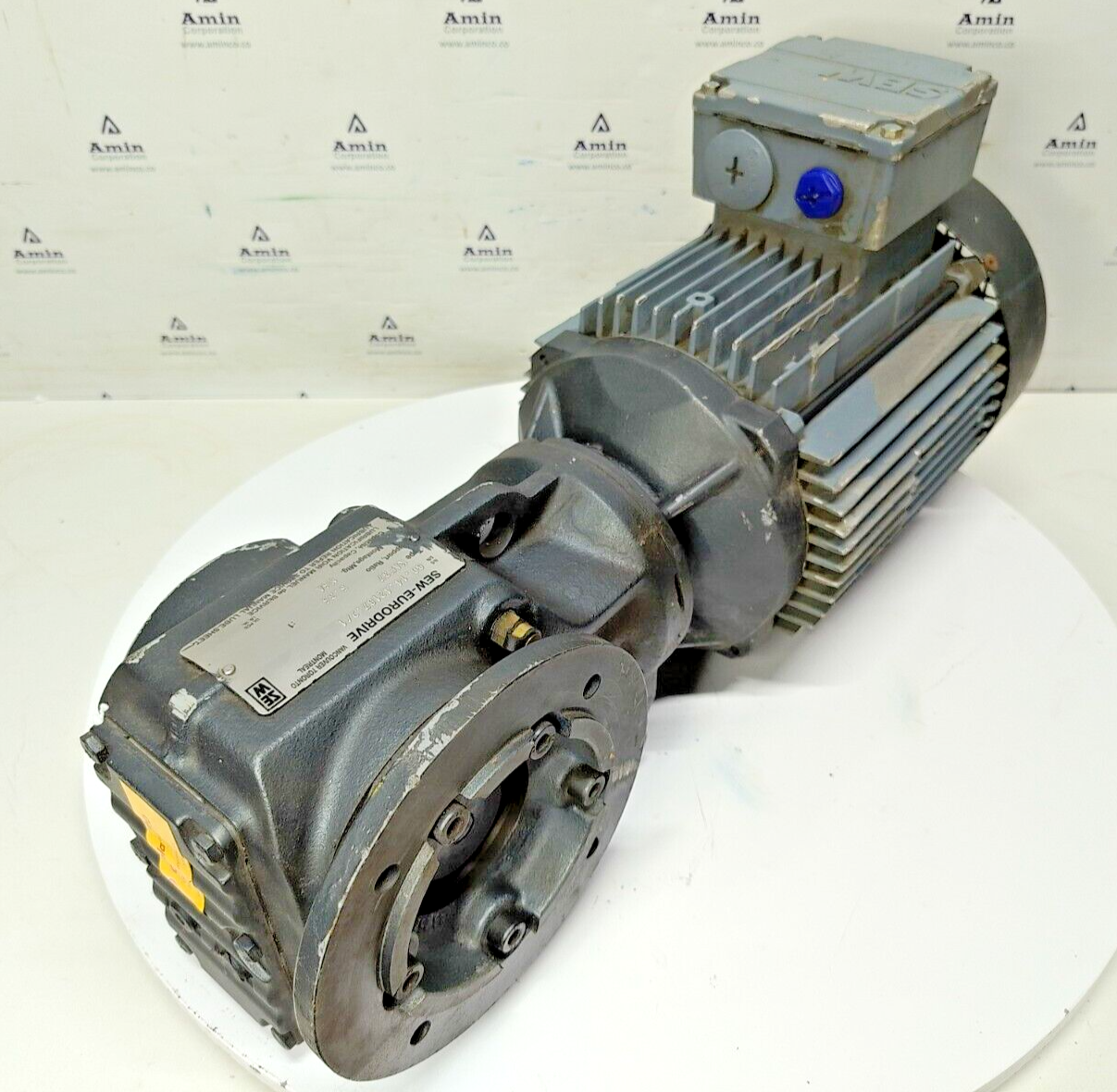 Sew-Eurodrive KAF87 gear unit gear motor - NEW