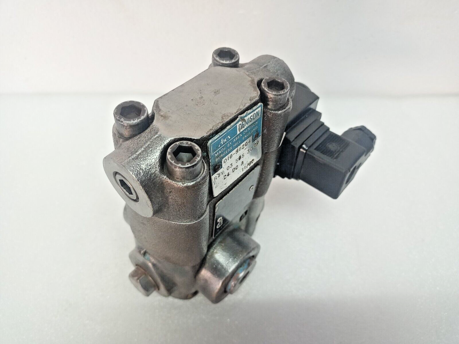 Denison R4V-03-565-30-09 Pressure relief valve, VV01-311-G0Q-E1 vent valve