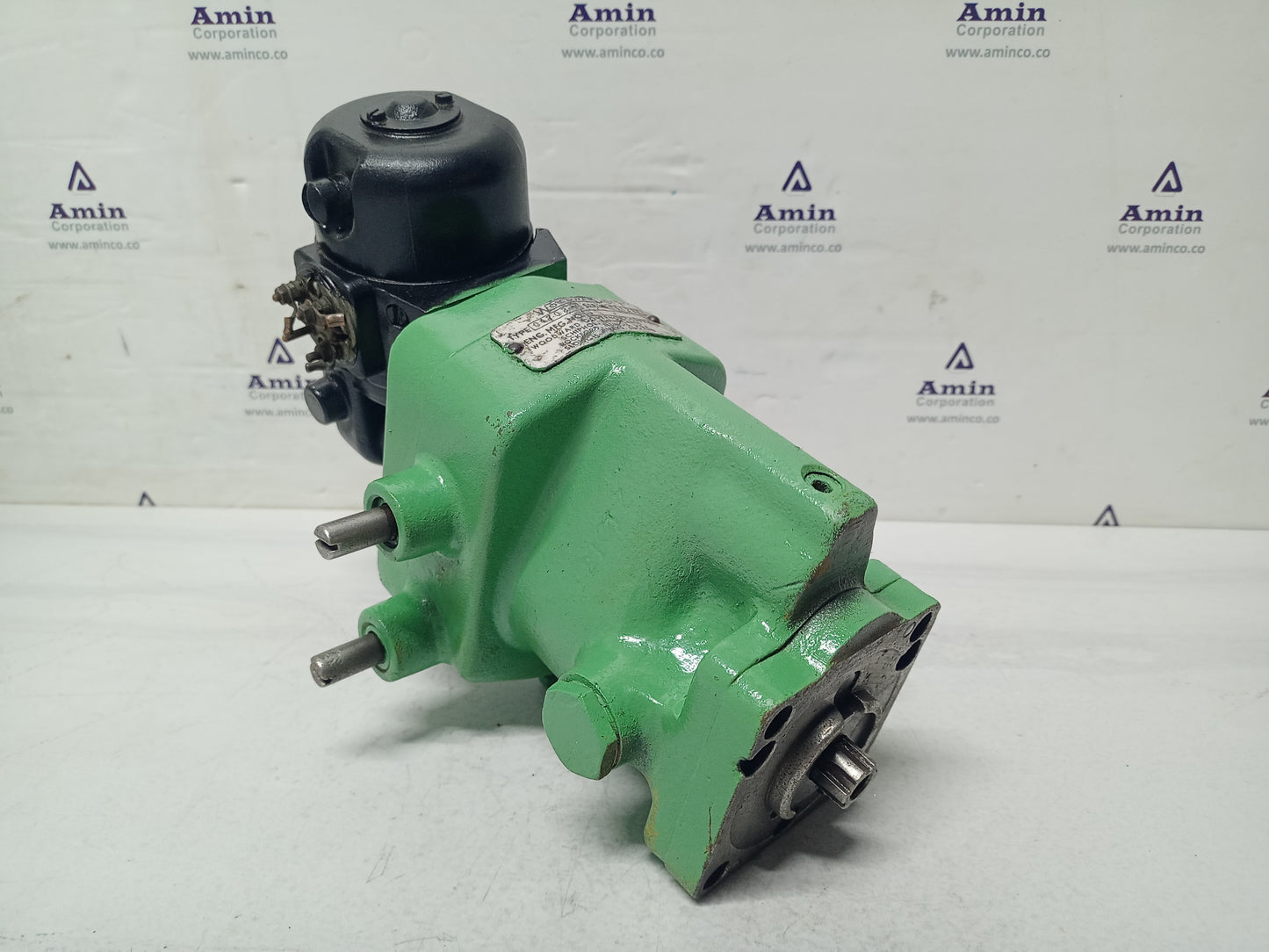 Woodward Governor Type: 04702 with motor