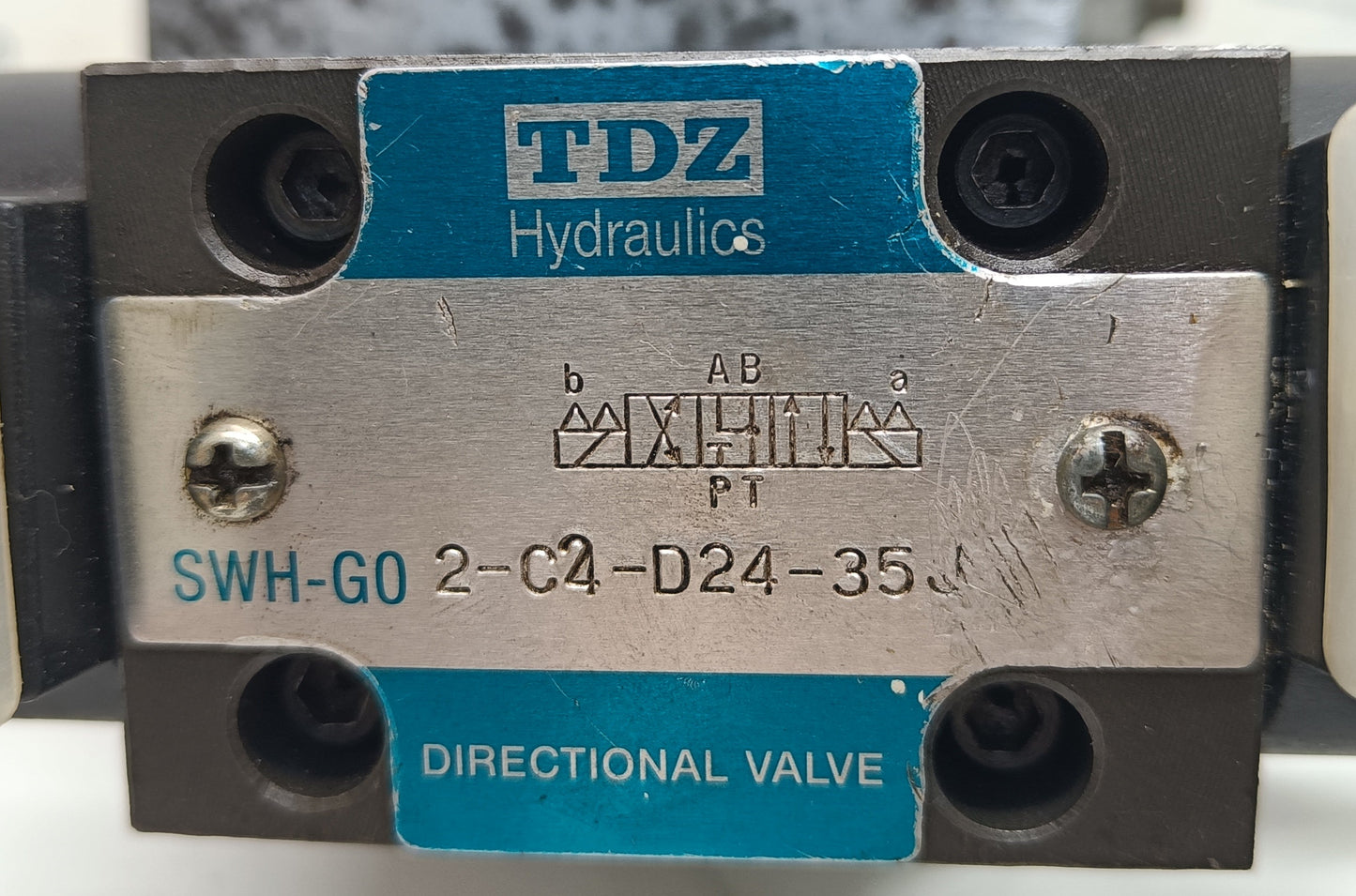 Parker 8F4661C Hydraulic Control Block - NEW 'for price send a message'