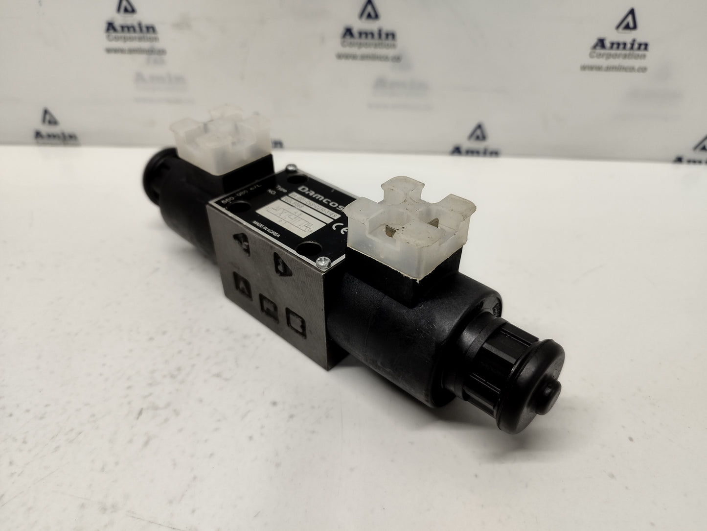 Damcos SA-G01-C6S-C230-31ES Directional control valve 160L8068 - NEW #2