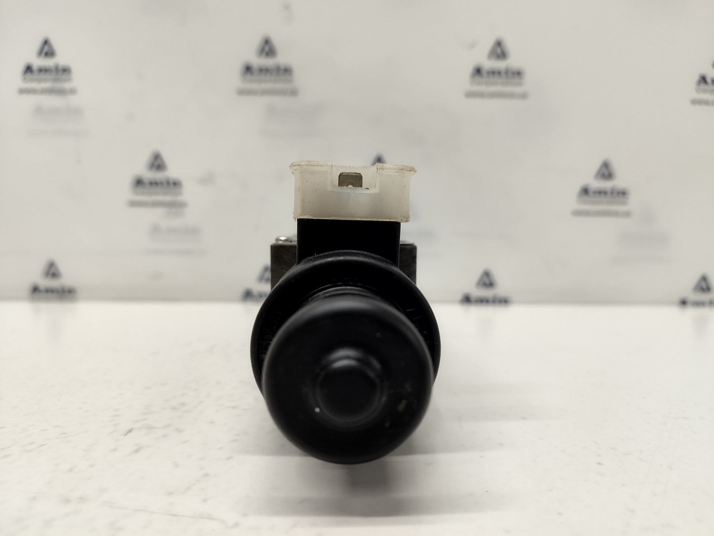 Damcos SA-G01-C6S-C230-31ES Directional control valve 160L8068 - NEW #2