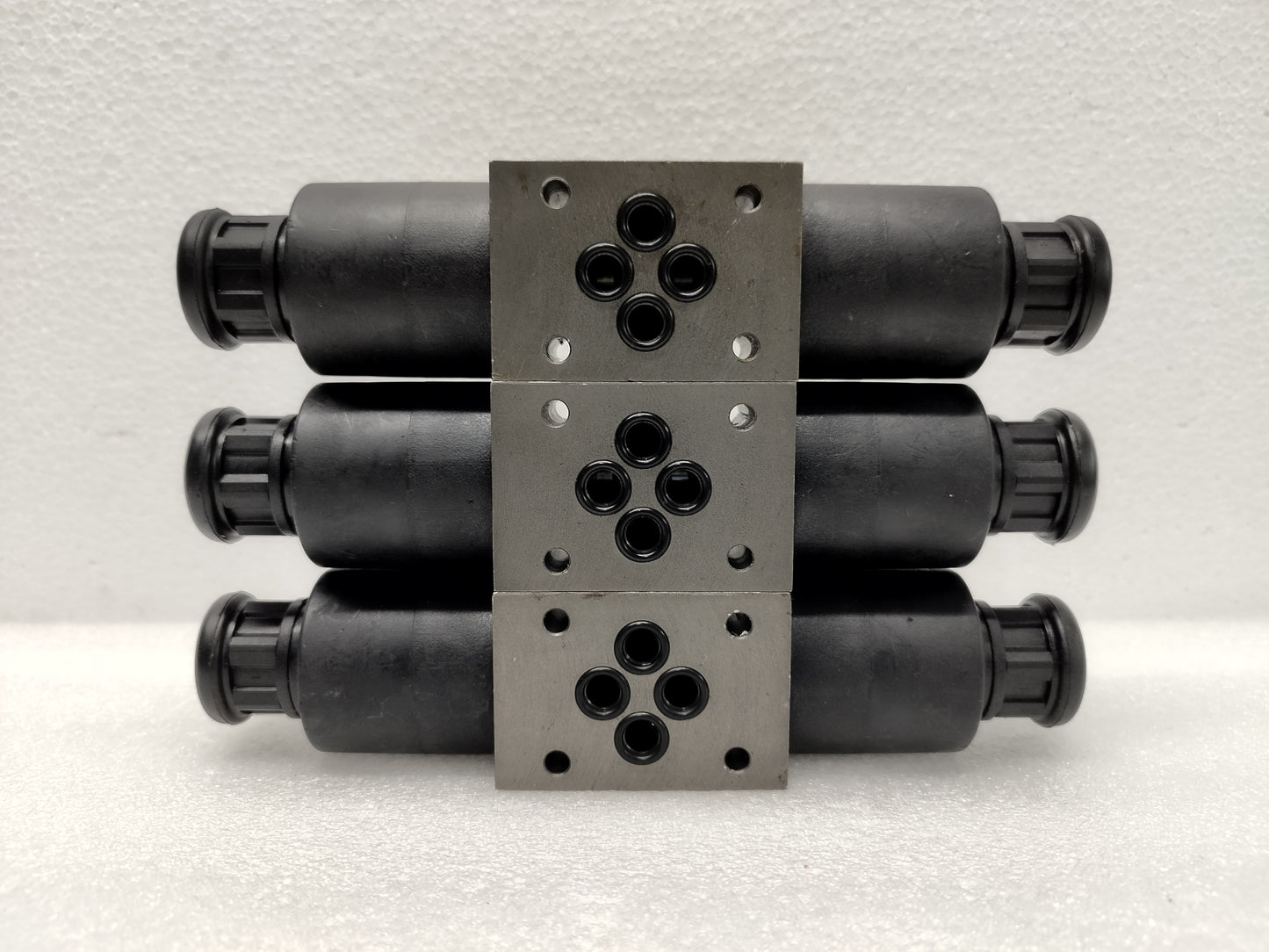 Damcos SA-G01-C6S-C230-31ES Directional control valve 160L8068 - NEW #2