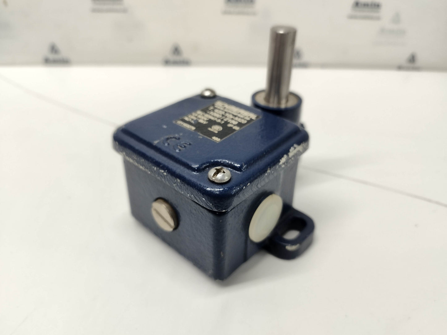 Schmersal T.422-10y-M20-1090/2186 Limit Switch 500V - NEW