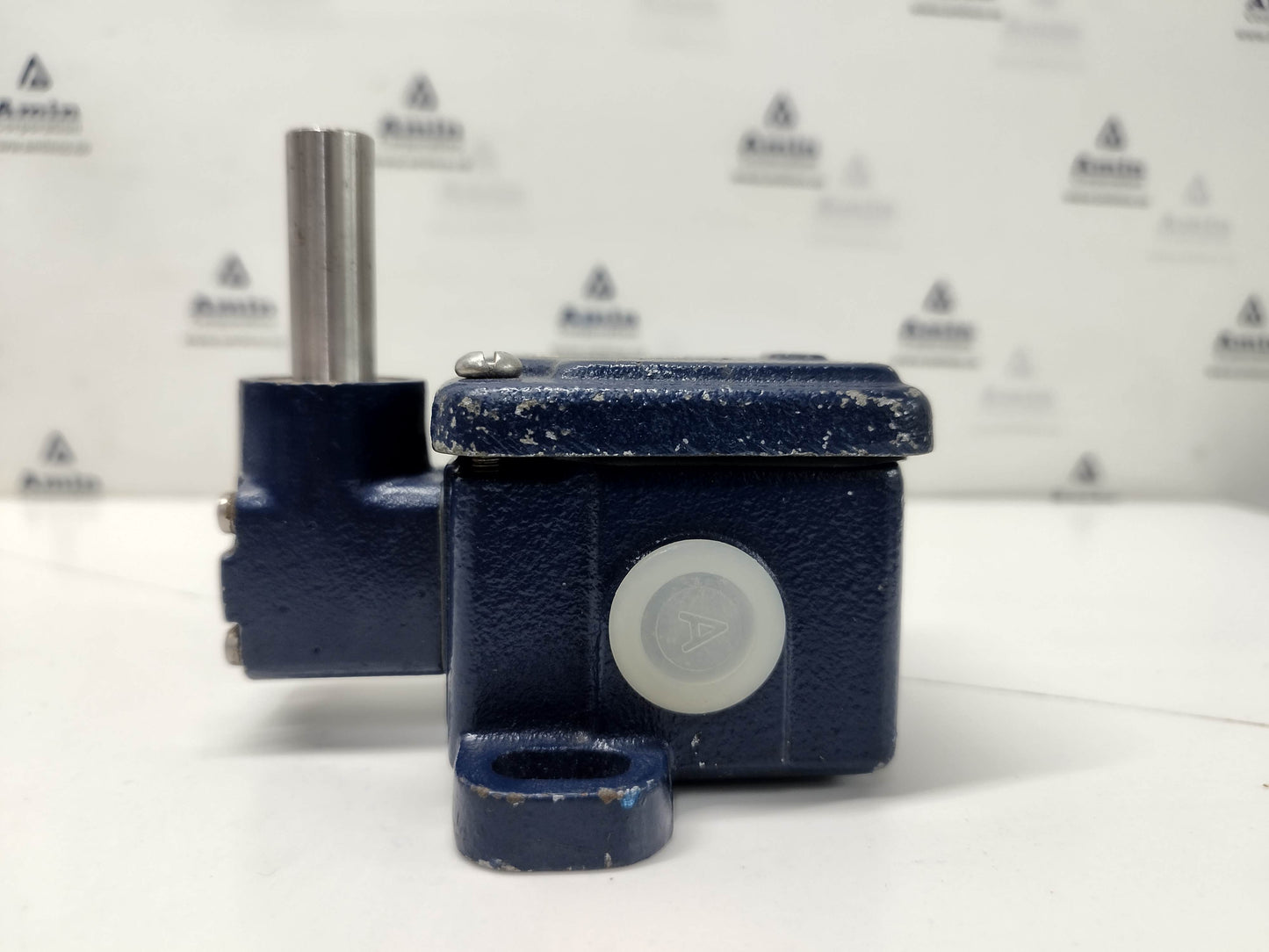 Schmersal T.422-10y-M20-1090/2186 Limit Switch 500V - NEW