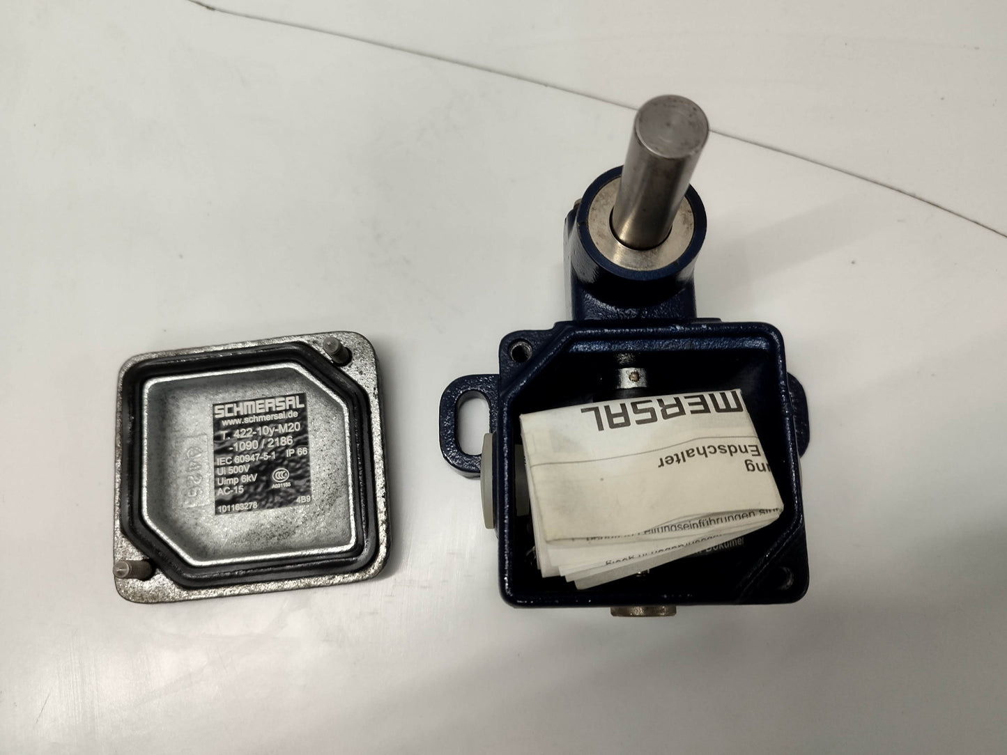 Schmersal T.422-10y-M20-1090/2186 Limit Switch 500V - NEW