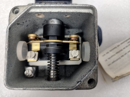 Schmersal T.422-01y-M20 Limit Switch 400V - NEW