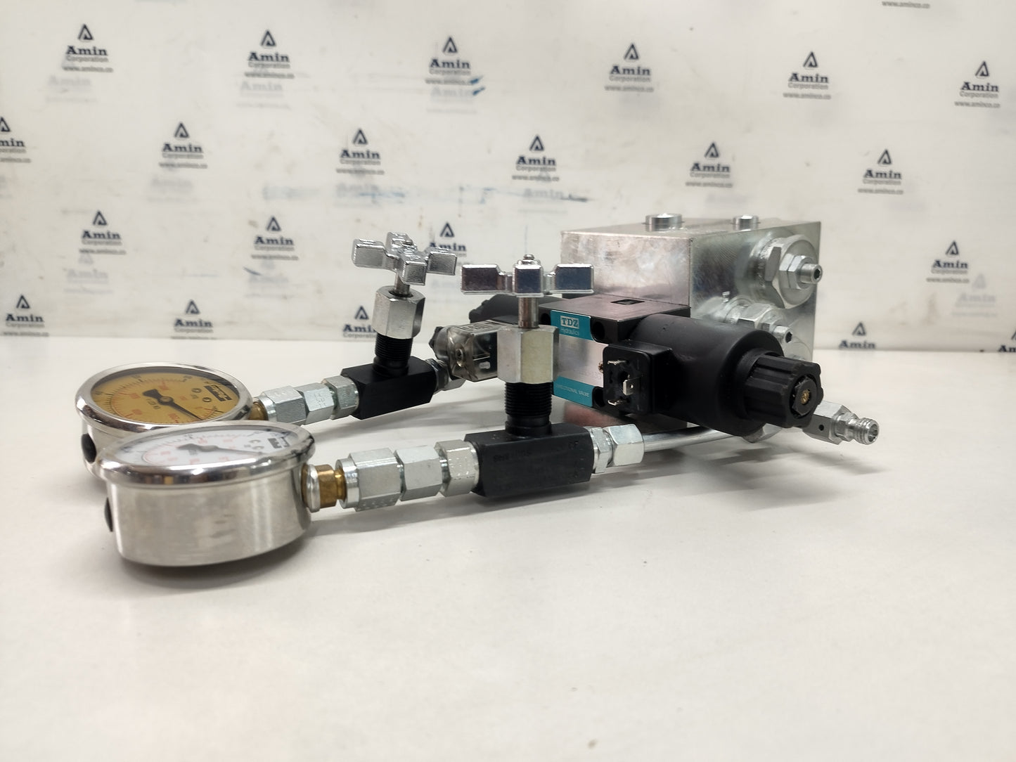 Parker 8F4661C Hydraulic Control Block - NEW - For price send a Message