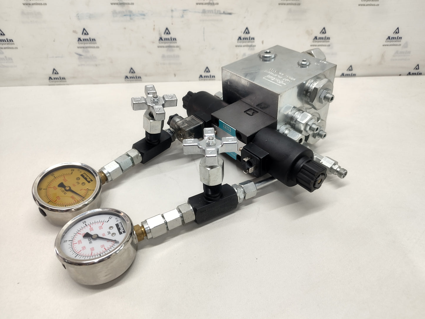 Parker 8F4661C Hydraulic Control Block - NEW - For price send a Message