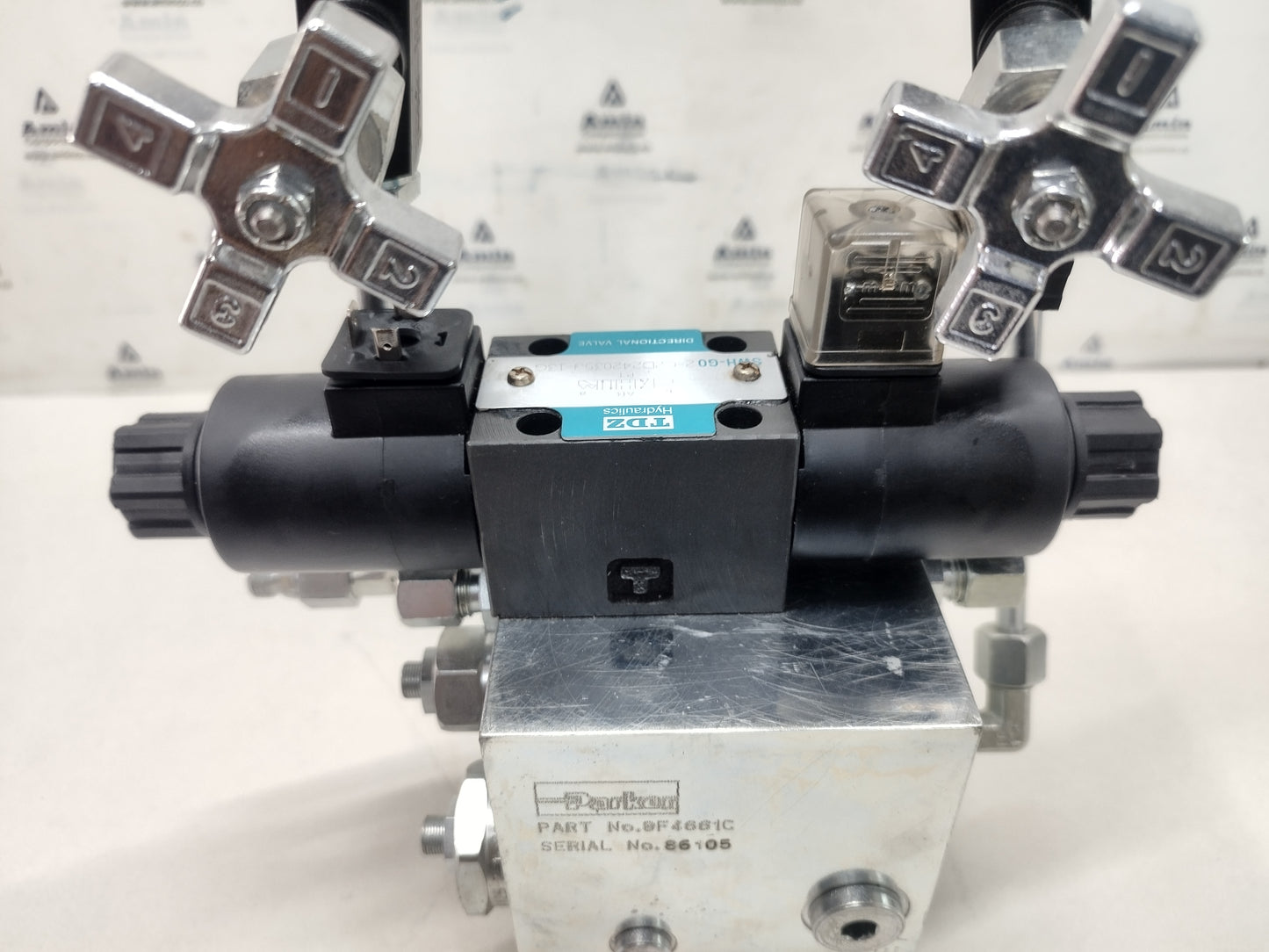 Parker 8F4661C Hydraulic Control Block - NEW - For price send a Message