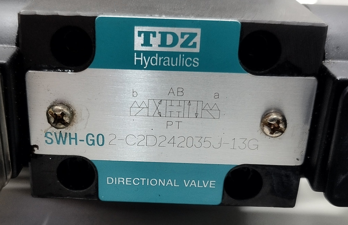 Parker 8F4661C Hydraulic Control Block - NEW - For price send a Message