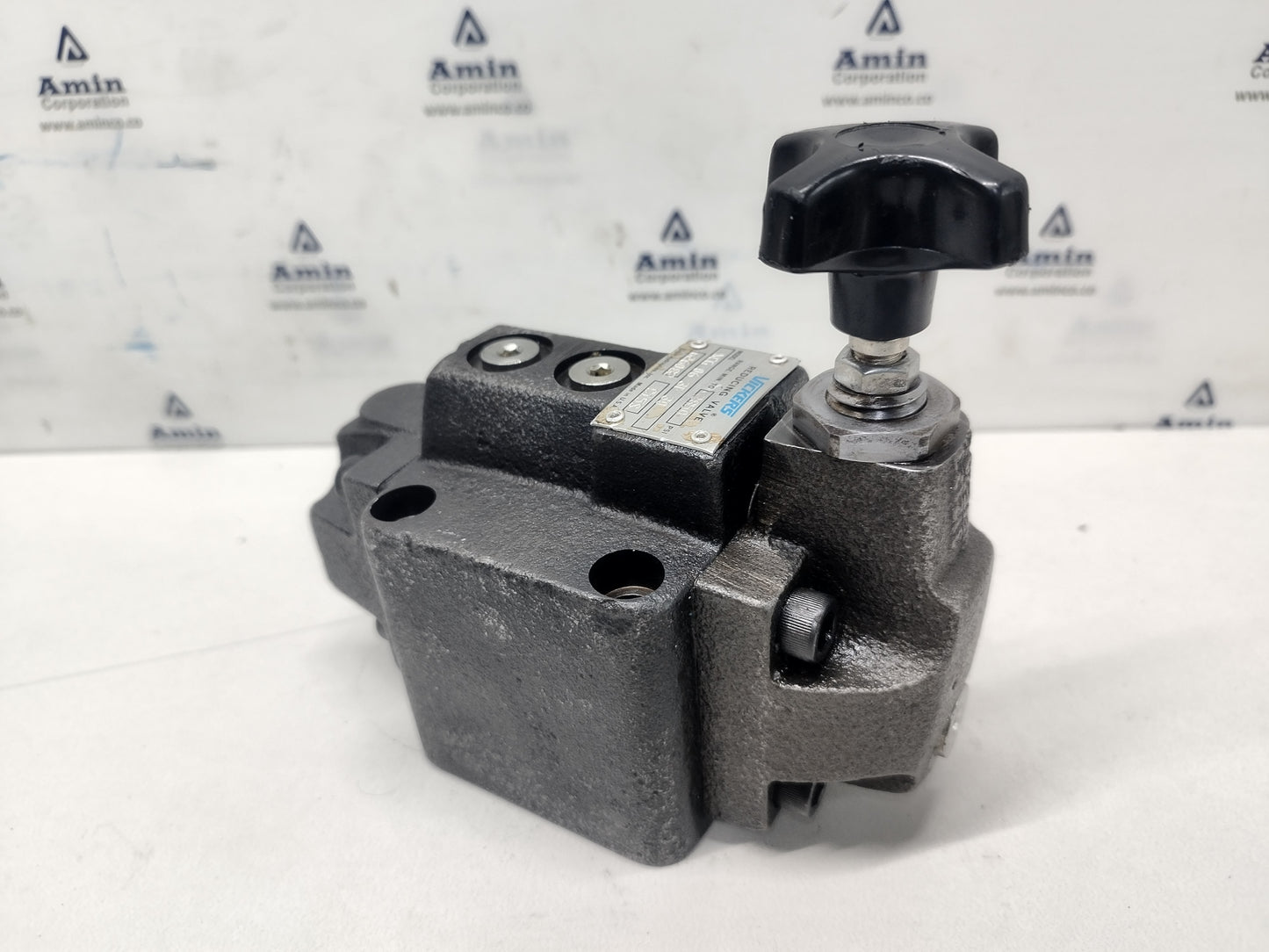 Vickers XCG 06 3F 30 Pressure Reducing valve 2850 psi max. - NEW