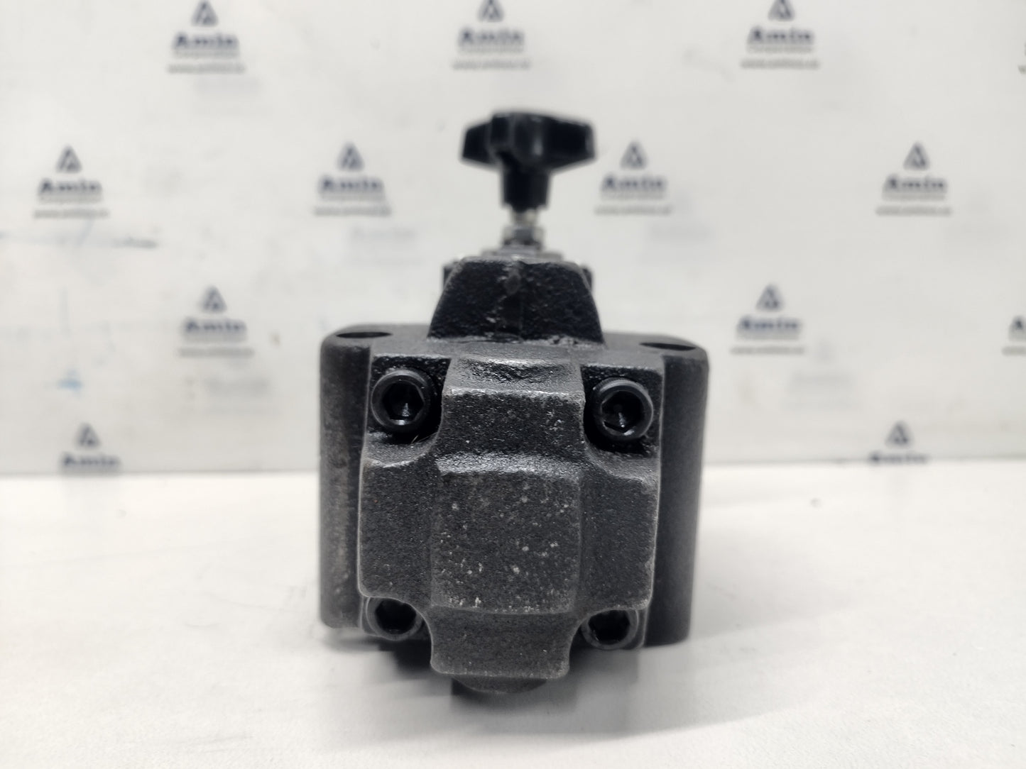 Vickers XCG 06 3F 30 Pressure Reducing valve 2850 psi max. - NEW