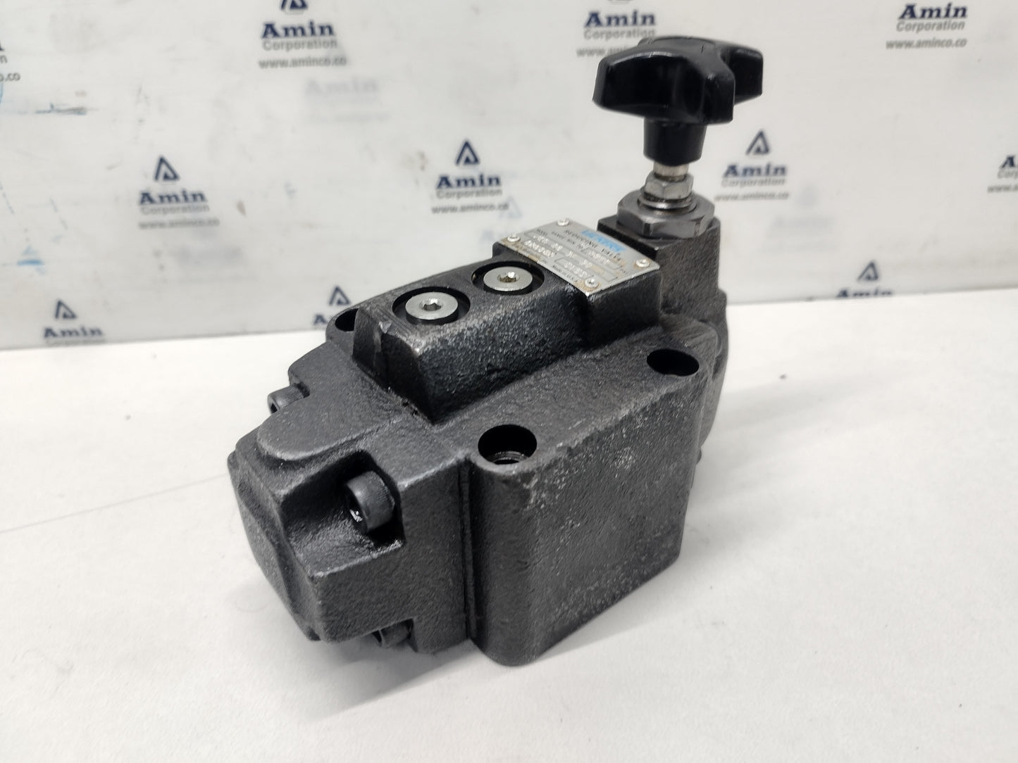 Vickers XCG 06 3F 30 Pressure Reducing valve 2850 psi max. - NEW