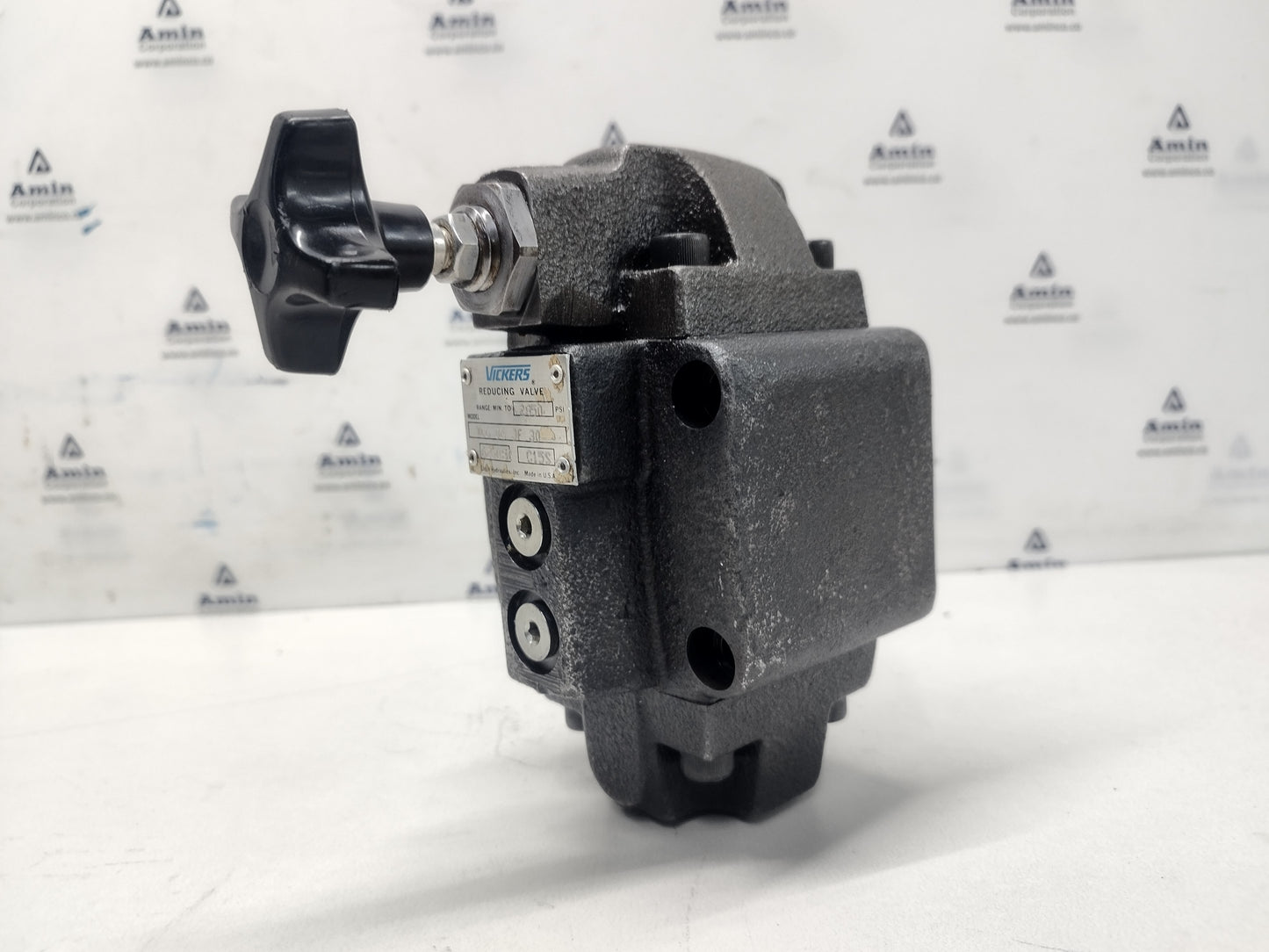 Vickers XCG 06 3F 30 Pressure Reducing valve 2850 psi max. - NEW
