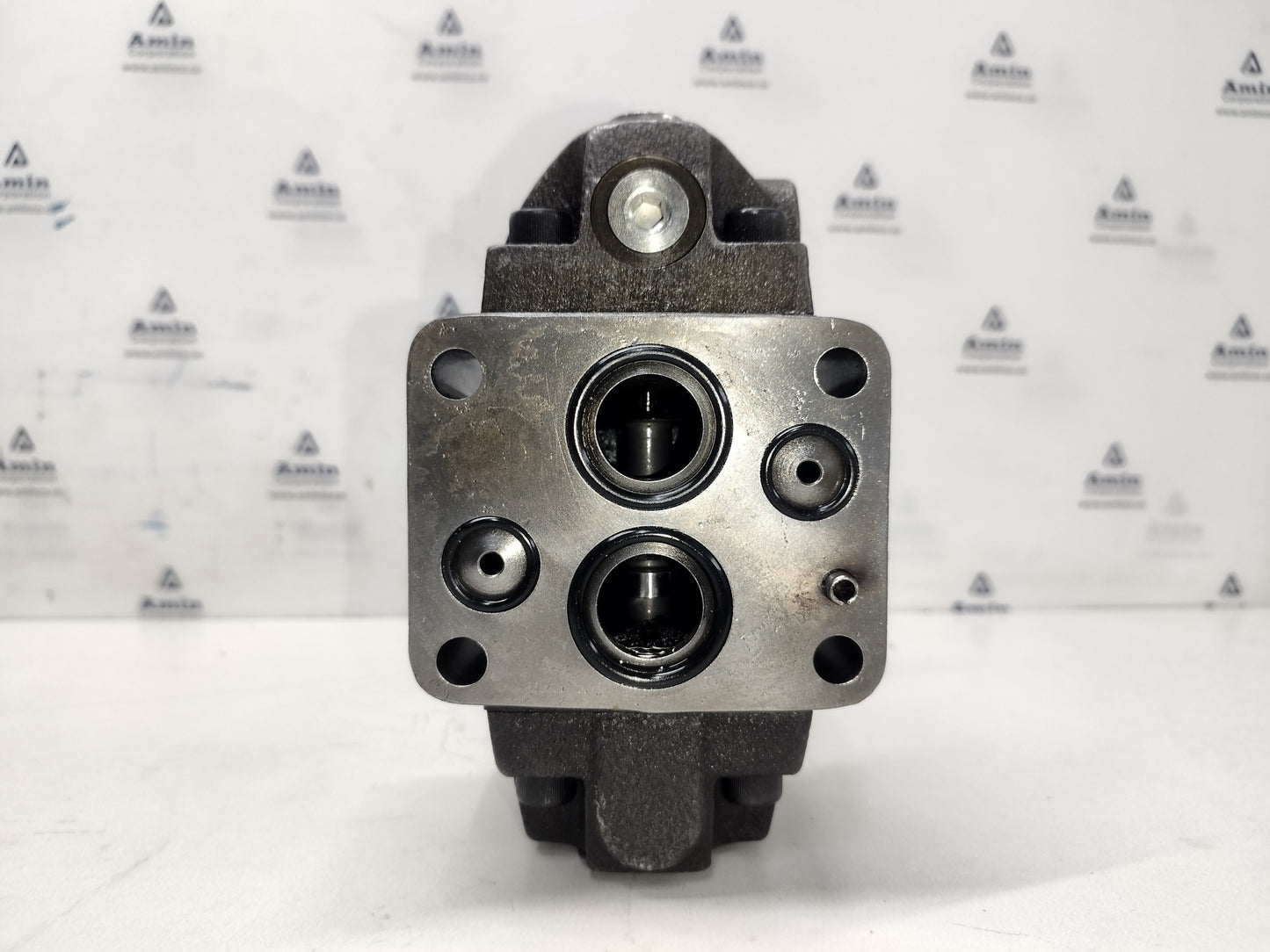 Vickers XCG 06 3F 30 Pressure Reducing valve 2850 psi max. - NEW