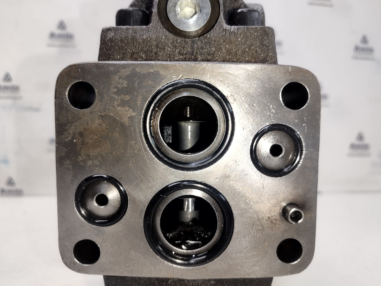 Vickers XCG 06 3F 30 Pressure Reducing valve 2850 psi max. - NEW