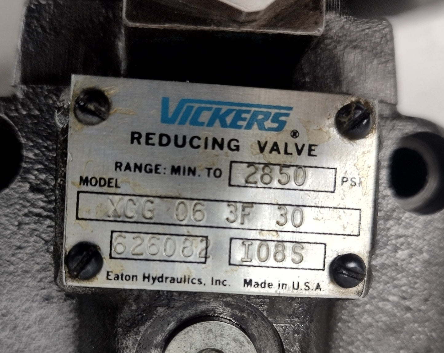 Vickers XCG 06 3F 30 Pressure Reducing valve 2850 psi max. - NEW