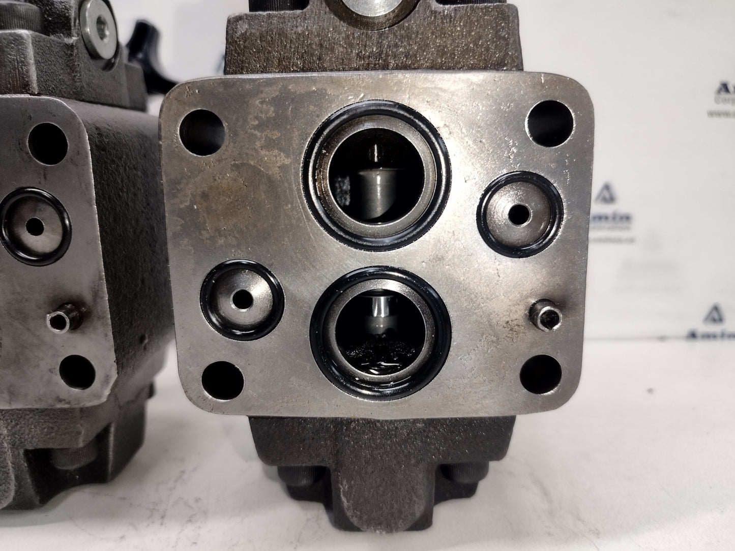 Vickers XCG 06 3F 30 Pressure Reducing valve 2850 psi max. - NEW